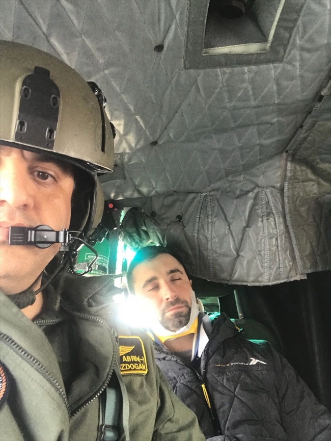 Yaralı İspanyol işçiler, gemiden helikopterle tahliye edildi